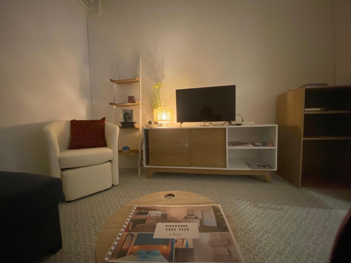 La Maison D'Angelique - Colocation Hoteliere A 150M Gare Tgv- Grande Cuisine Equipee & Salon - Fibre - Netflix 니오르 외부 사진